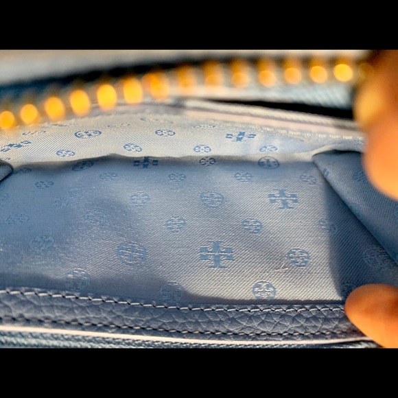 Light blue Tory Burch wallet with strap - Picture 3 of 3